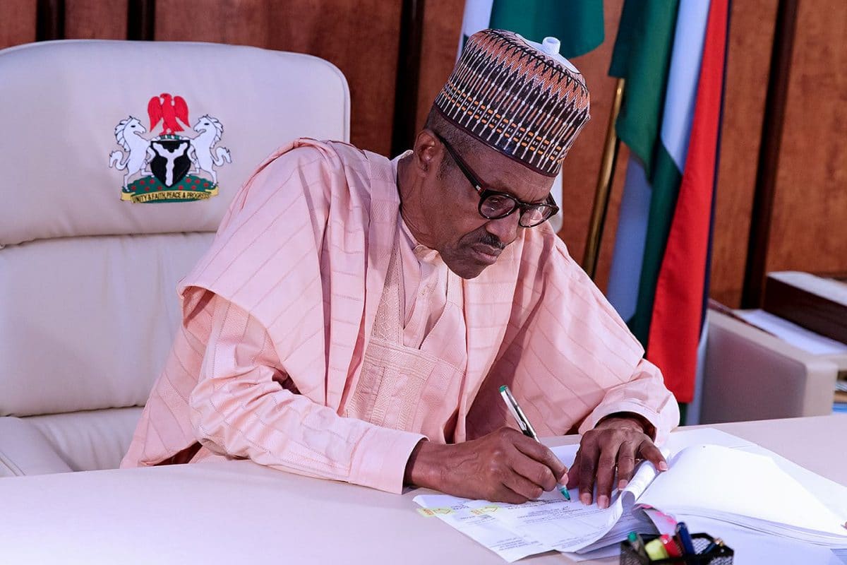 Buhari Signs Executive Order on Financial Autonomy of State Legislature, Judiciary