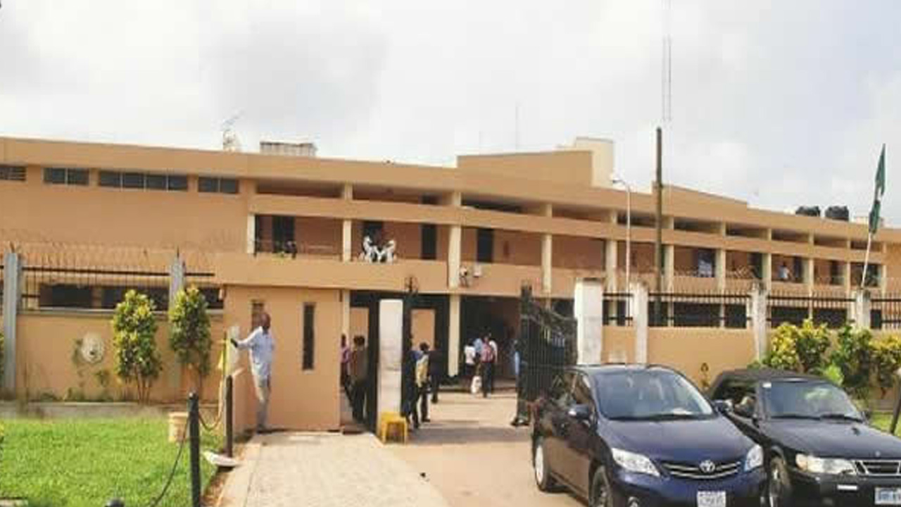 Breaking: Police operatives take over Edo State House of Assembly complex