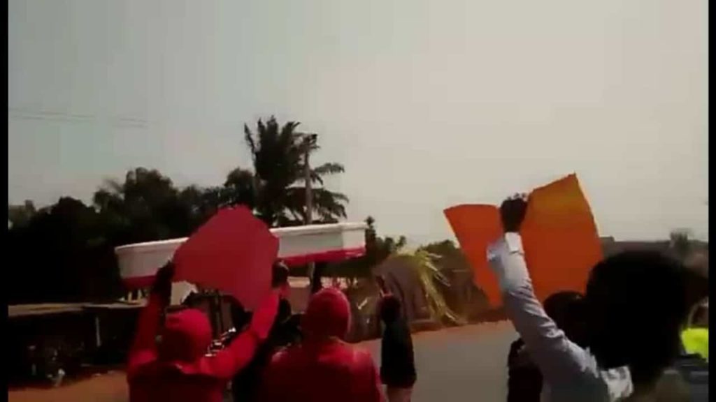 Enugu LG Polls: Police arrest anti-Omeje protesters in Nsukka, seize mock-coffin (PHOTOS)