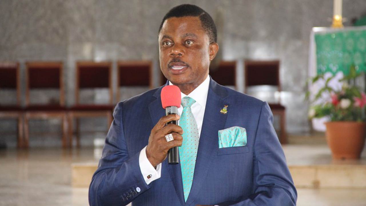 Foiled robbery: Gov. Obiano rewards eight policemen with N2m