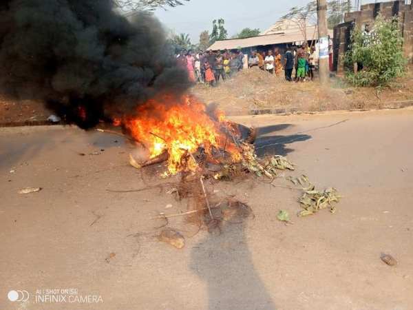 Image result for ANGRY MOB SET MAN ABLAZE FOR KILLING HIS WIFE IN ABIA