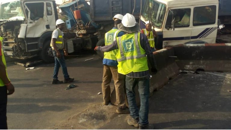 Early morning crash shuts down traffic on Lagos-Ibadan expressway