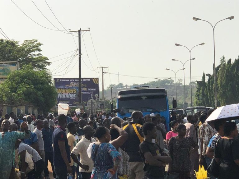 14 Days Lockdown Directives: Crowded entrance at Garki Market, Abuja