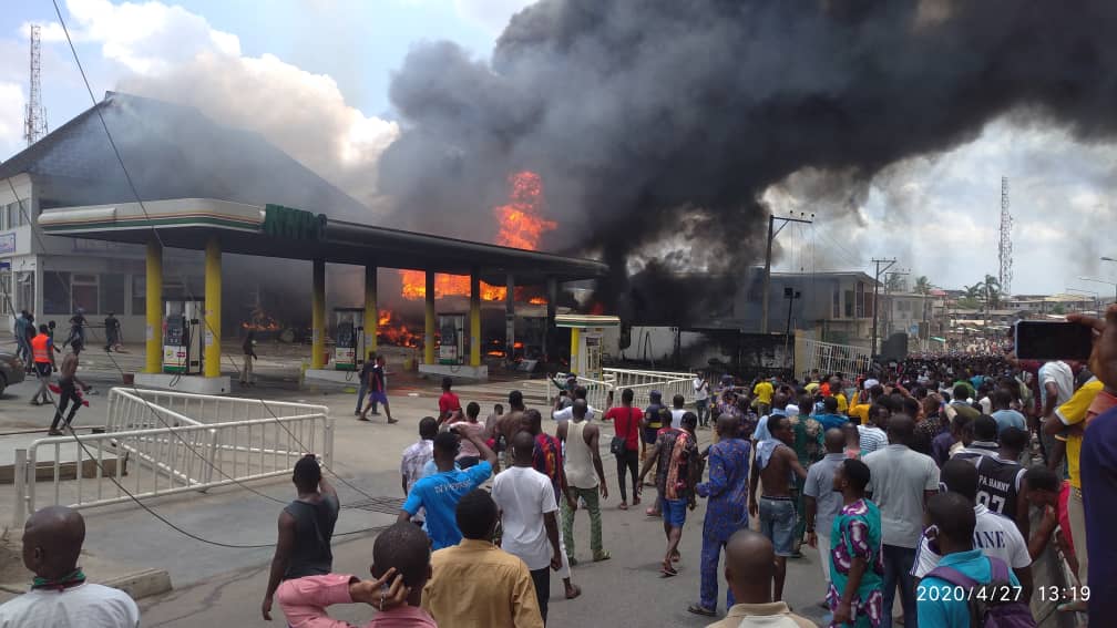 Happening Now: Fire outbreak at NNPC filling station, Ogba Lagos