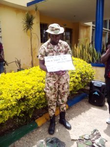 Police parades ex-Air Force personnel caught impersonating Nigeria Army