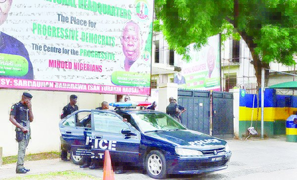 Again! Police seals off APC National Secretariat in Abuja