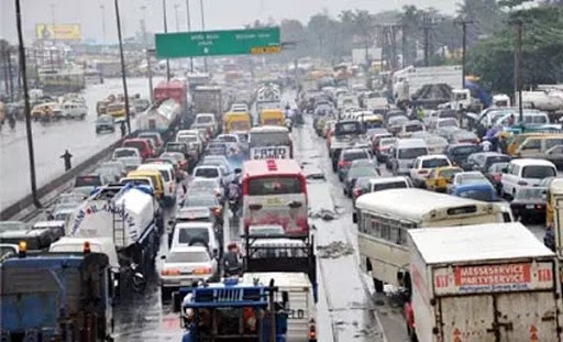 Gridlock: Oshodi-Isolo LCDA deploy officials to control traffic on inner roads