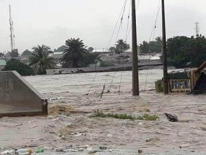 Flood takes over Abuja, Gwagwalada bridge, houses 