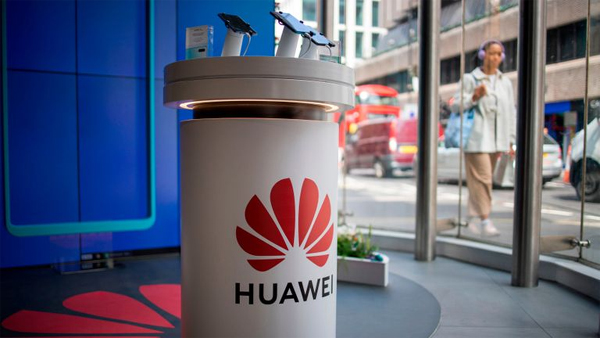 U.S. warns world telecom industry against Huawei