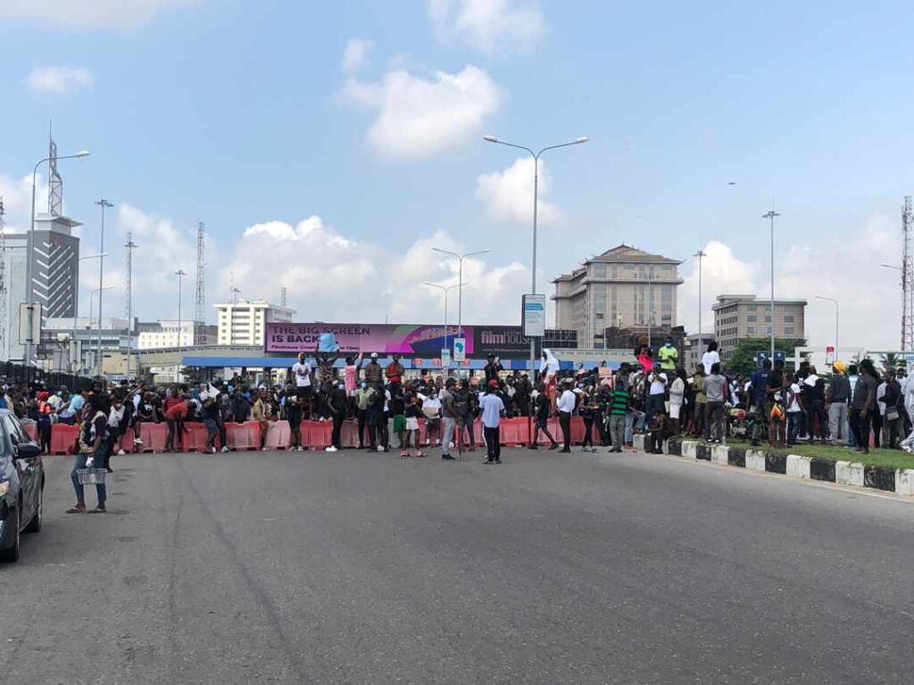 Workers turn back as #EndSARS protesters shut Alausa Secretariat