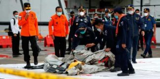 Military Recover Body Parts From Indonesian Plane Crash Site