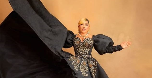 Toyin Lawani Set To Marry, Dressed In Black Outfit In Pre-Wedding Photos