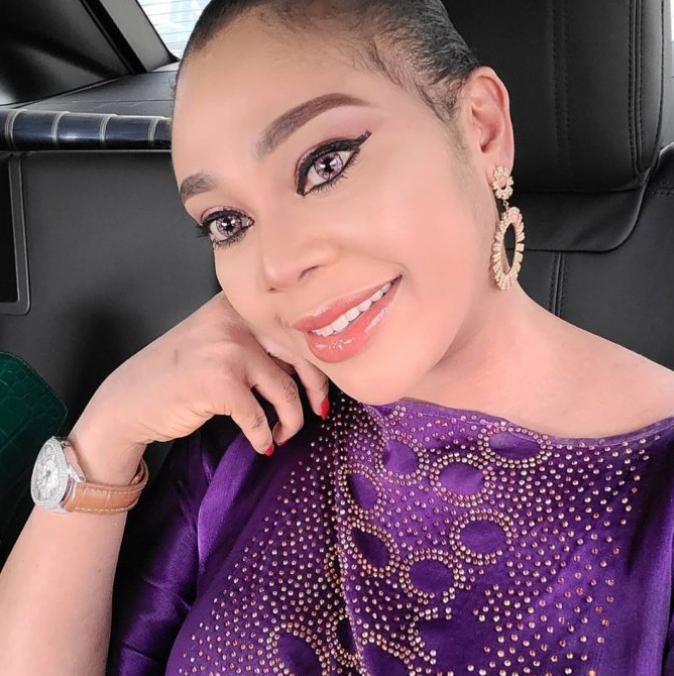 Ehi Ogbegbor Flaunts Gift She Received After MC Oluomo's Wedding (Video)