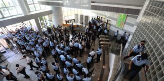 500 Police Officers Raid Hong Kong Newspaper Pro-Democracy Newspaper Over Article