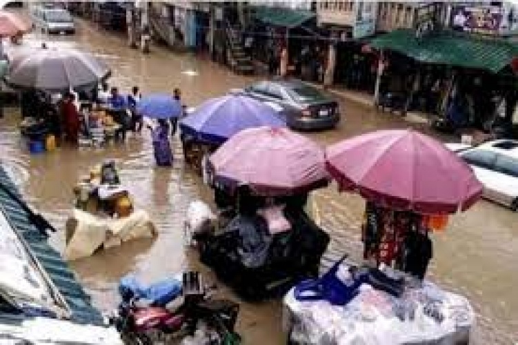 Photo: Traders count loses, as flood takes over Ariaria Int'l market in Aba