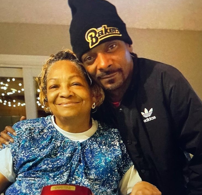 Rapper Snoop Dogg Loses Mom