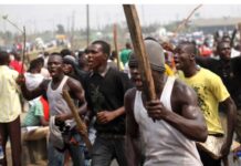 LAGOS TRADERS CLASHES WITH AREA BOYS AT ALABA INTL MARKET