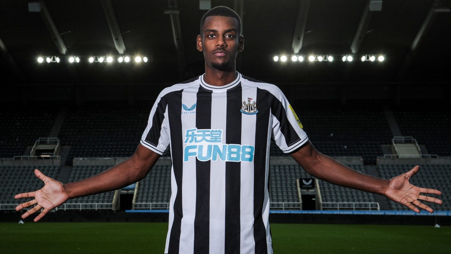 Newcastle’s Alexander Isak Likely To Be Out Until After World Cup With Thigh Injury
