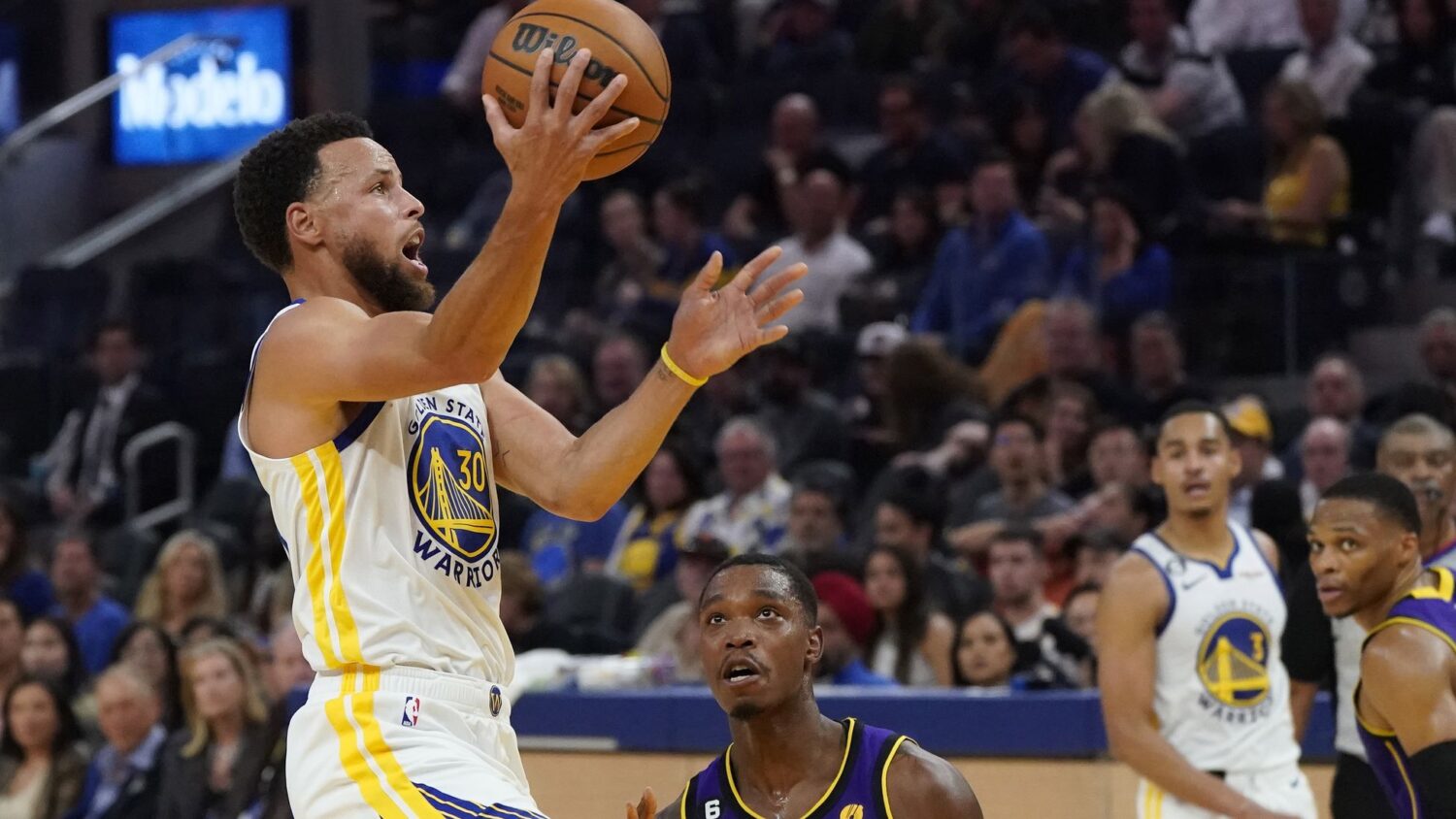 Stephen Curry Shines As Warriors Top Lakers To Open Title Defense