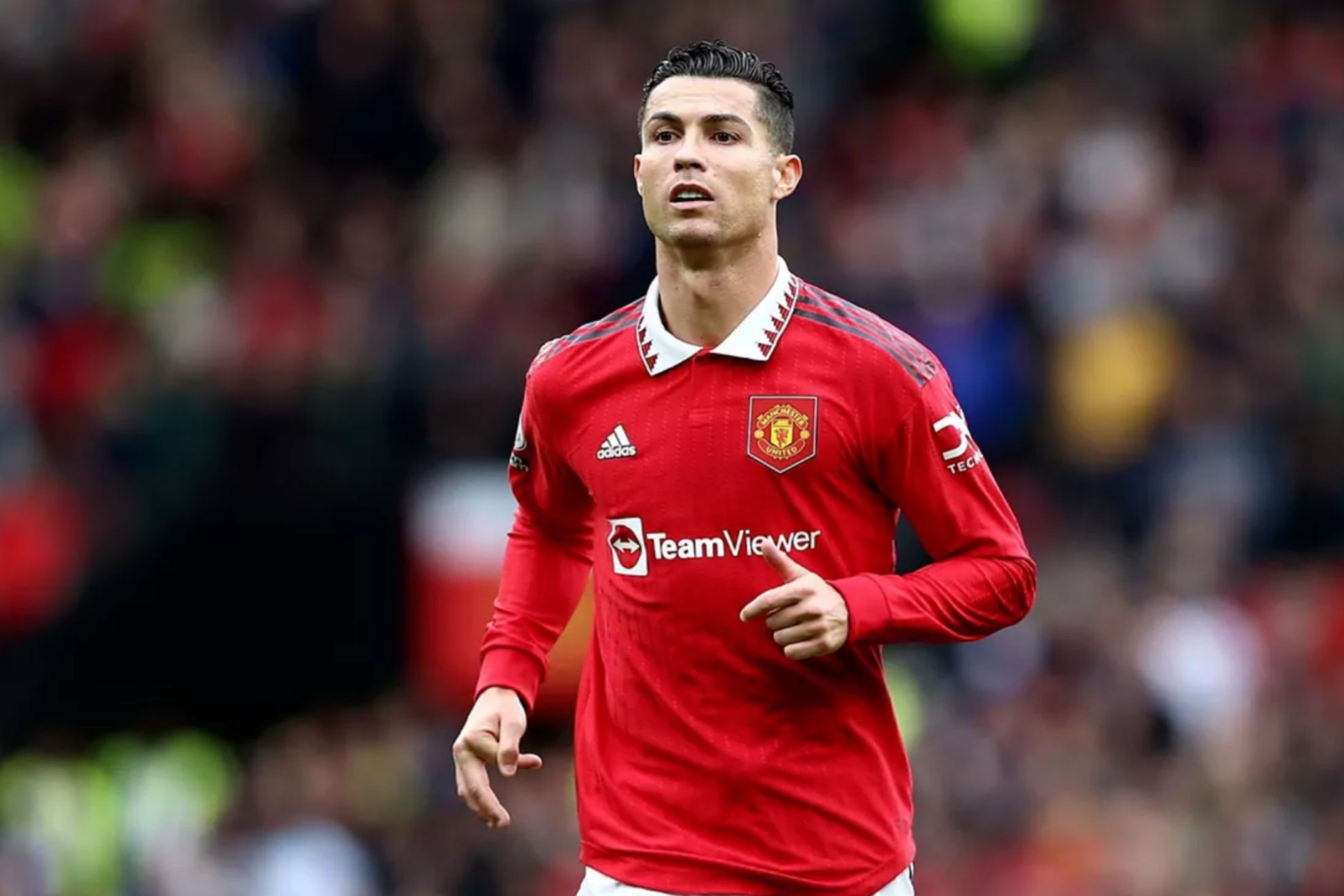 Man Utd star Cristiano Ronaldo wears £2,000 jumper while thanking fans for  reaching 400MILLION Instagram followers