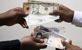 Traders In Fear As Naira Head To N1,000 Per Dollar As Scarcity Worsens