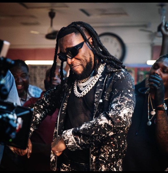 Burna Boy Acquires New Customized Jewelry Set Worth N400m, Sparks Reactions