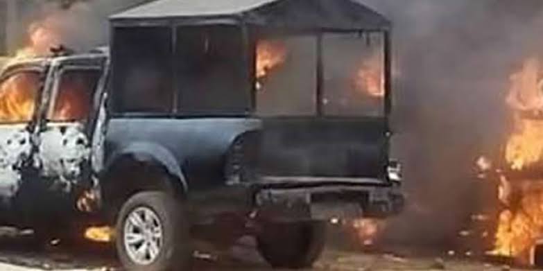 Enugu: Panic As Gunmen Attack Market, Burn Police Vehicle