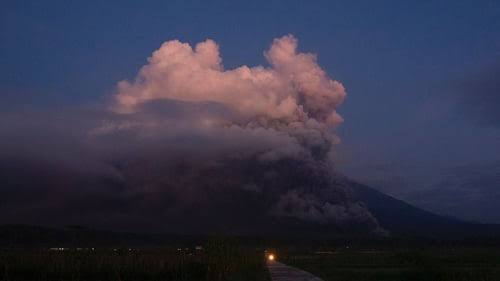 2000 Persons Evacuated As Volcano Erupts In Indonesia