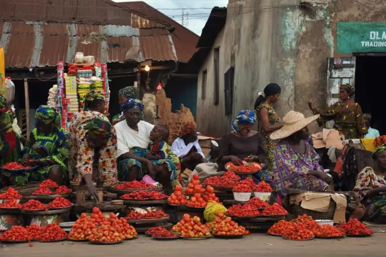 Redesigned Naira: Traders Refuse To Accept New Notes