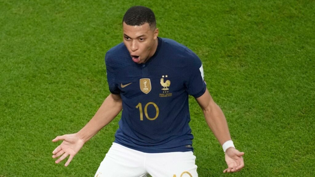 Giroud and Mbappe Put France Through To World Cup Quarterfinals