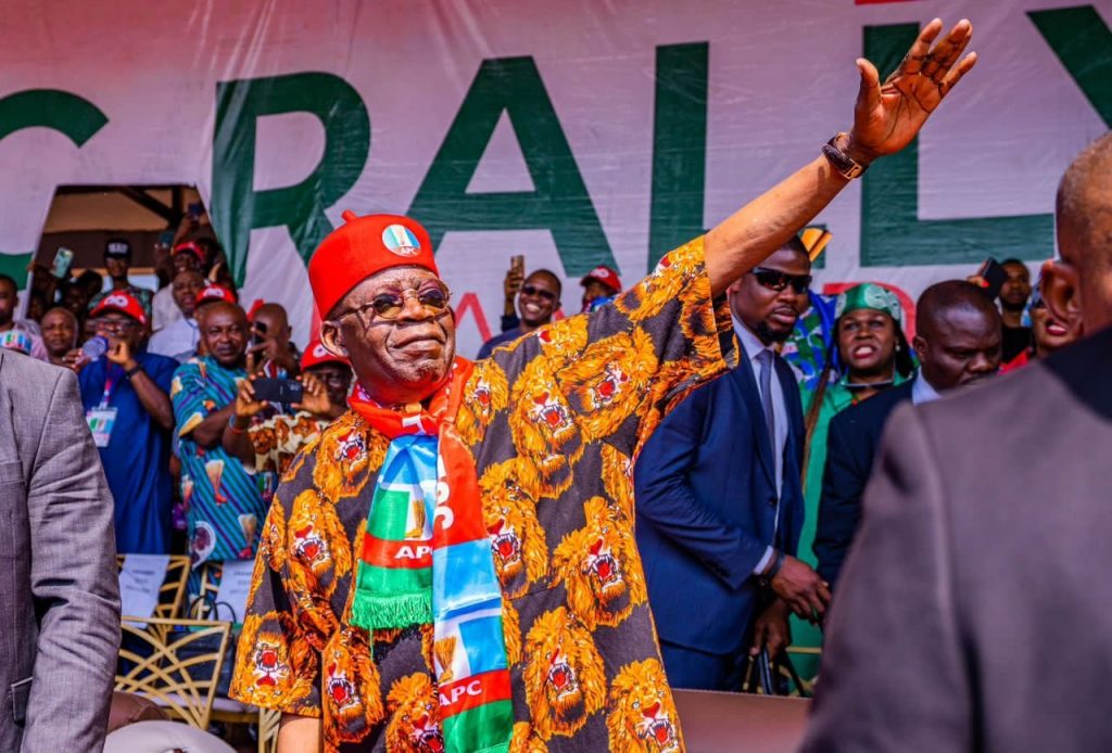 Mammoth Crowd Receives Tinubu In Anambra (Video)