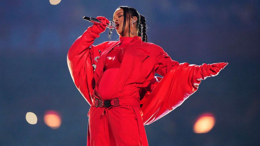 Rihanna, Pregnant, Super Bowl Halftime Show