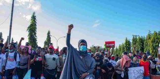 Aisha-Yesufu-tells-nigerians-to-get-their-mandate-back