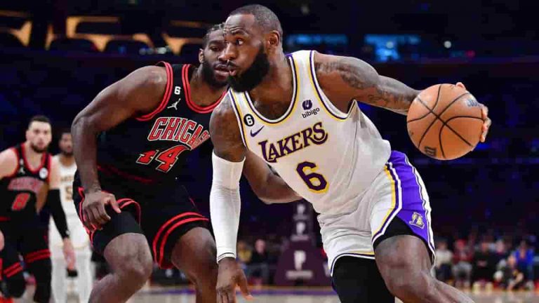 LeBron James Returns From Injury As Lakers Fall To Defeat