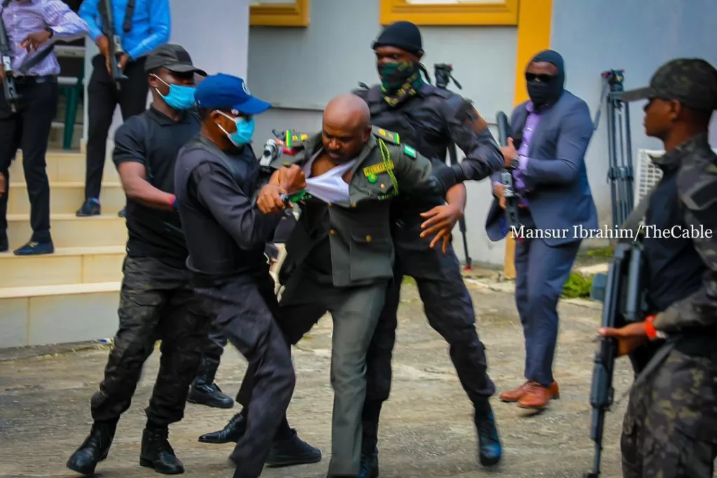 DSS, Prison Officers Fight Dirty Over Emefiele’s Custody