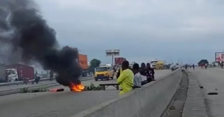 Mile 2 Riot In Lagos Causes Traffic Chaos