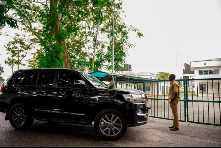 PHOTOS: Edo Deputy Kept Out Of Government House