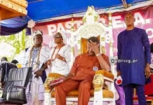 Nigerians Roast Adeboye For Seating On Oyo Monarch’s Throne During Visit
