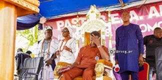 Nigerians Roast Adeboye For Seating On Oyo Monarch’s Throne During Visit