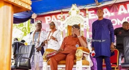 Nigerians Roast Adeboye For Seating On Oyo Monarch’s Throne During Visit 