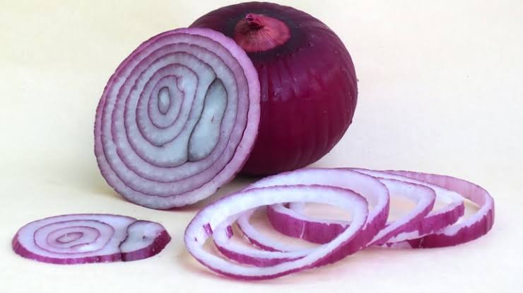 5 Incredible Health Benefits Of Eating Raw Onions