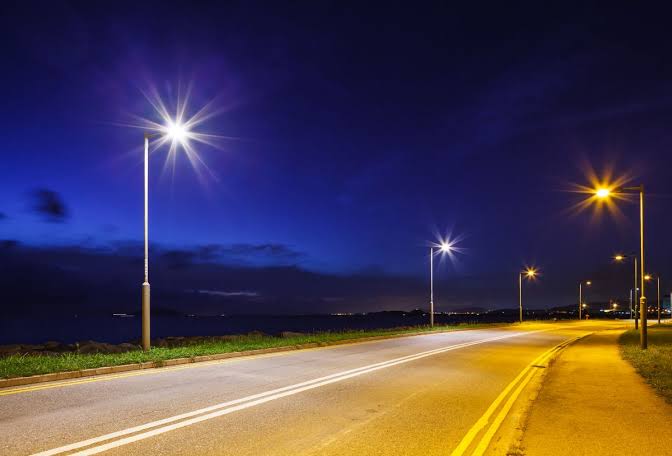 Abuja: Foreign Contractor Caught Vandalising Street lights, See Why