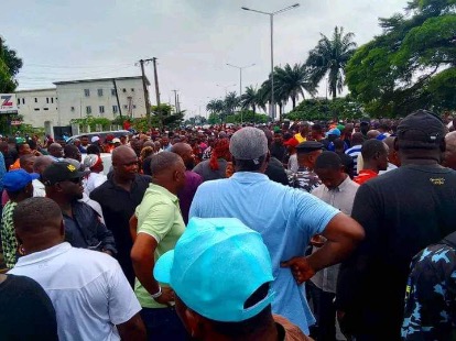 Teachers Begin Strike In Abuja Over Wike's Non-Compliance To New Minimum Wage, Disrupt Exams