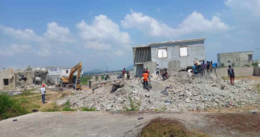 Abuja Building Collapse: 7 Dead, Many Trapped In The Building 