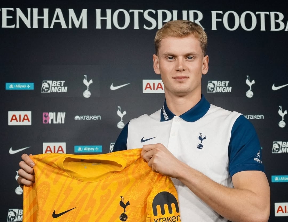 Tottenham Hotspur Sign Czech Goalkeeper Antonín Kinský 