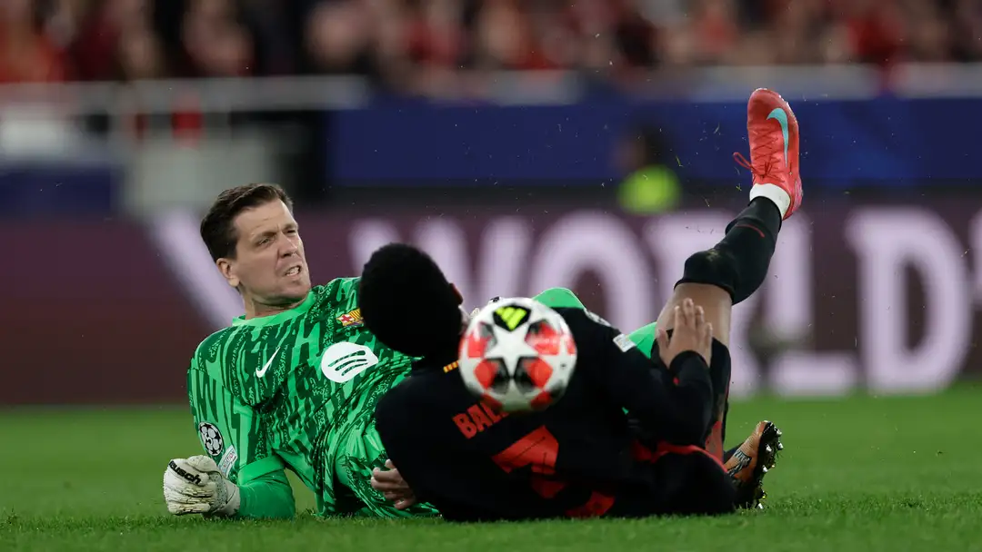 Szczesny Shredded By Barca Fans For Error