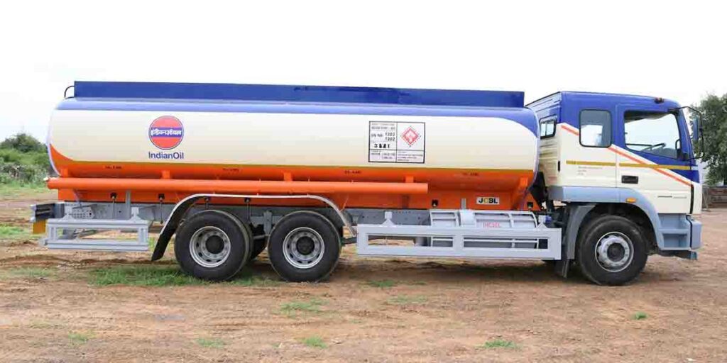 Fuel Depots Hike Price to ₦875/Litre Following Dangote’s Naira Sales Suspension