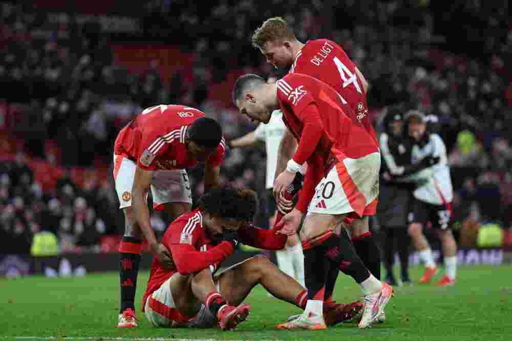 Manchester United Crash Out Of FA Cup
