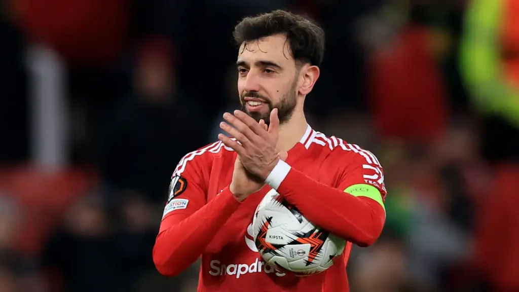 Fernandes Issues Warning To Man Utd Team-Mates