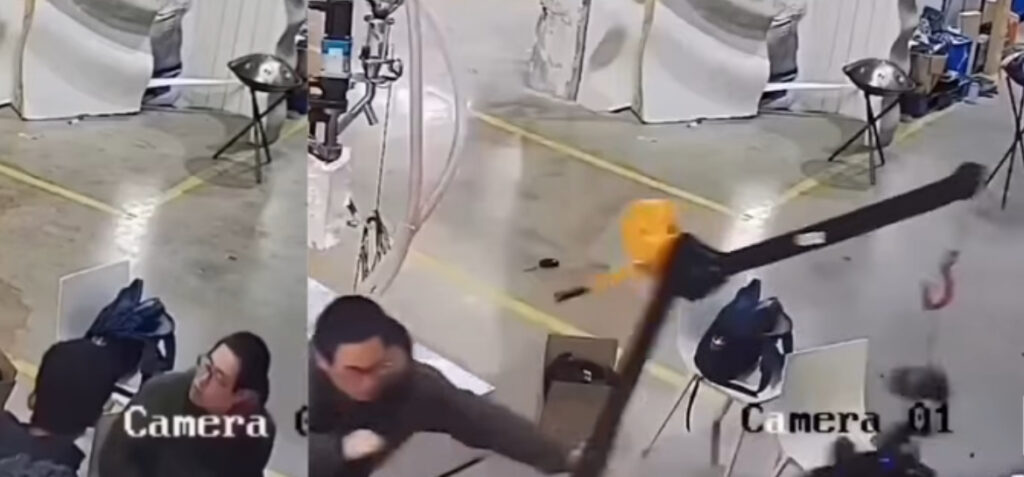 Gobe! Robot Attacks Handlers While Trying To Break Free In China